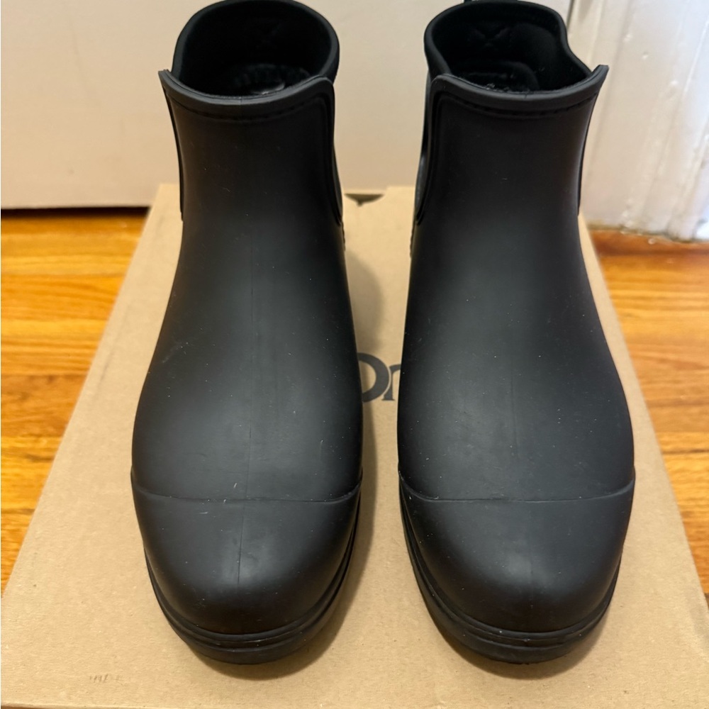 UGG women’s Droplet Winter Rain Boot